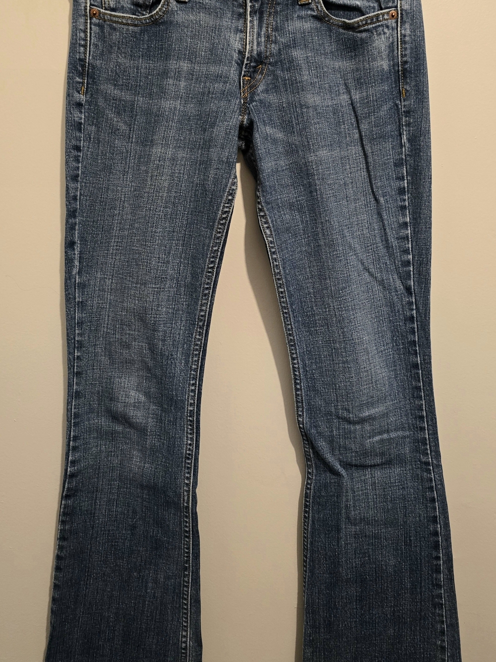 Levi's Women's 5L Super Low Strsight Leg Jeans in Medium Blue Wash